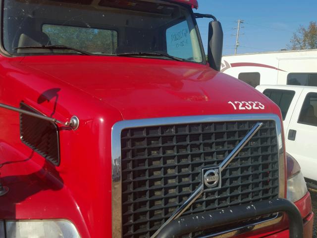 4V4M19DF3CN550628 - 2012 VOLVO VN VNM RED photo 7