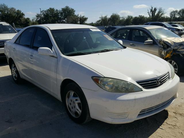 4T1BE32K75U426290 - 2005 TOYOTA CAMRY LE WHITE photo 1