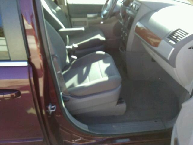 2A8HR54P18R657302 - 2008 CHRYSLER TOWN & COU BURGUNDY photo 5