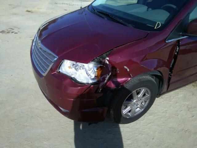 2A8HR54P18R657302 - 2008 CHRYSLER TOWN & COU BURGUNDY photo 9