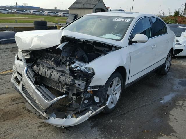 WVWJK73C09P012313 - 2009 VOLKSWAGEN PASSAT TUR WHITE photo 2