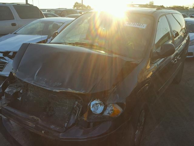 2C4GP44R35R114324 - 2005 CHRYSLER TOWN & COU BLACK photo 2