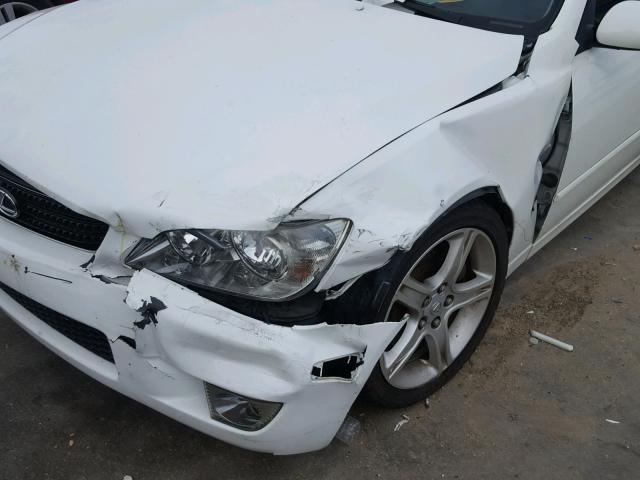 JTHBD192550098018 - 2005 LEXUS IS 300 WHITE photo 9