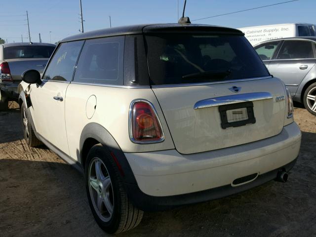 WMWMF33549TU71506 - 2009 MINI COOPER WHITE photo 3