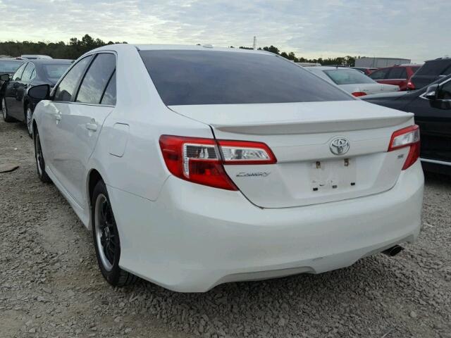 4T1BF1FKXCU628419 - 2012 TOYOTA CAMRY BASE WHITE photo 3