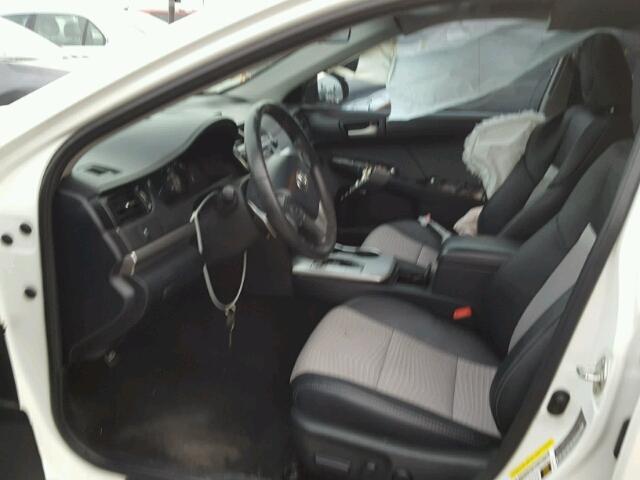 4T1BF1FKXCU628419 - 2012 TOYOTA CAMRY BASE WHITE photo 5