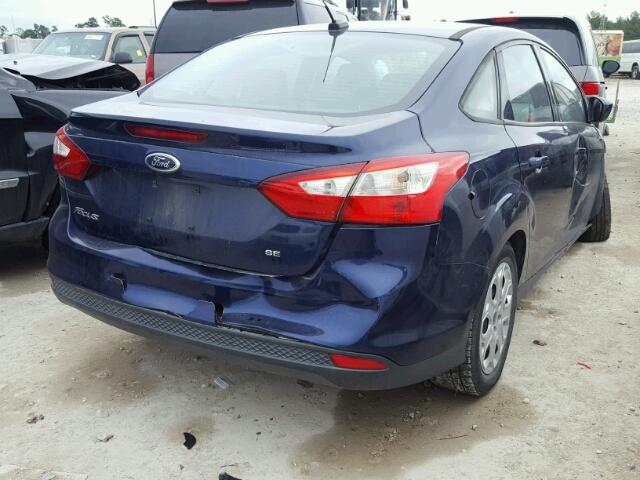 1FAHP3F25CL148453 - 2012 FORD FOCUS SE BLUE photo 4