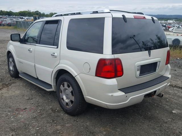 5LMFU285X6LJ15912 - 2006 LINCOLN NAVIGATOR Weiß Foto 3