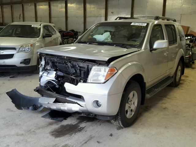 5N1AR18U15C770474 - 2005 NISSAN PATHFINDER SILVER photo 2