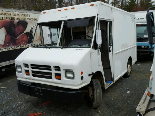 4UZAANCPX5CU90746 - 2005 FREIGHTLINER CHASSIS M WHITE photo 2