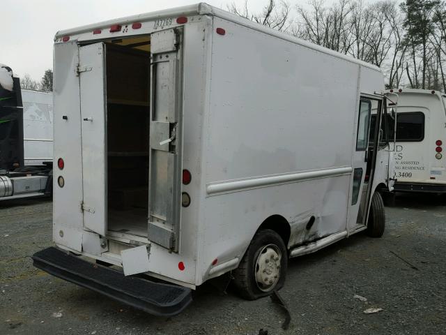 4UZAANCPX5CU90746 - 2005 FREIGHTLINER CHASSIS M WHITE photo 4