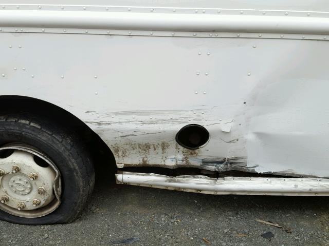 4UZAANCPX5CU90746 - 2005 FREIGHTLINER CHASSIS M WHITE photo 9