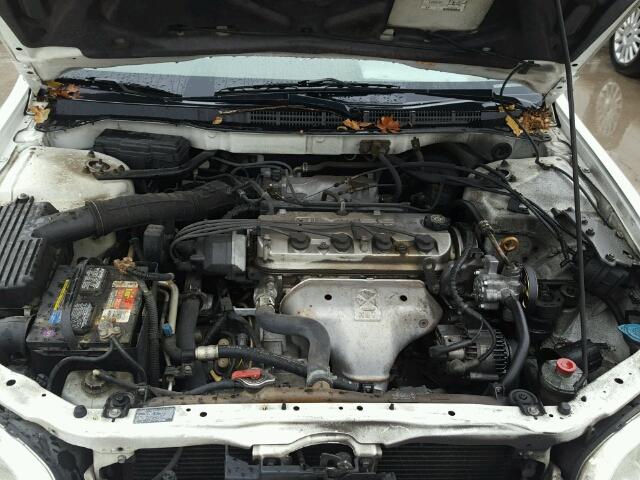 JHMCG56462C005140 - 2002 HONDA ACCORD LX WHITE photo 7