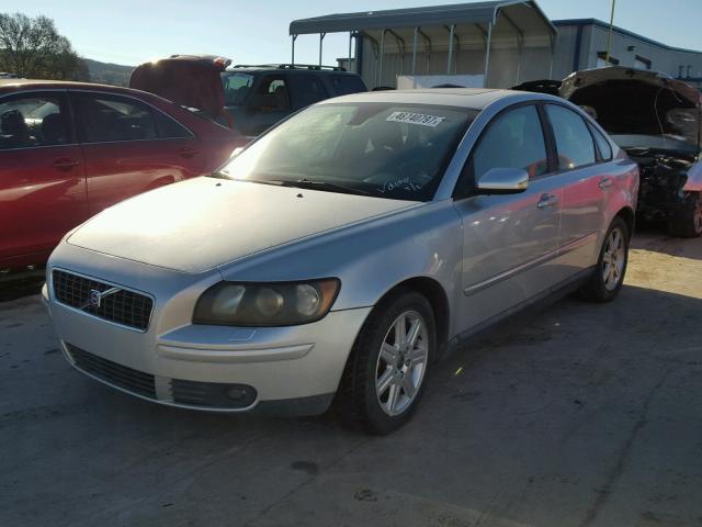 YV1MS682152047452 - 2005 VOLVO S40 T5 SILVER photo 2