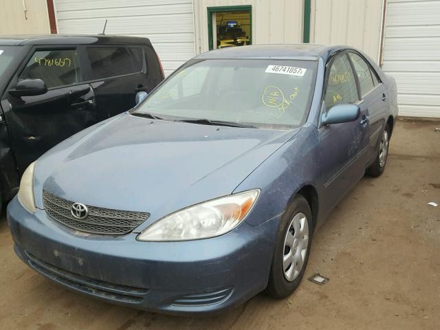 4T1BE32K23U646014 - 2003 TOYOTA CAMRY LE BLUE photo 2