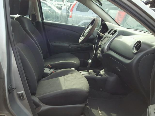 3N1CN7APXDL883765 - 2013 NISSAN VERSA S SILVER photo 5