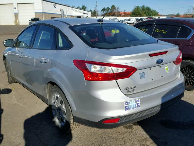 1FAHP3F22CL121405 - 2012 FORD FOCUS SE SILVER photo 3