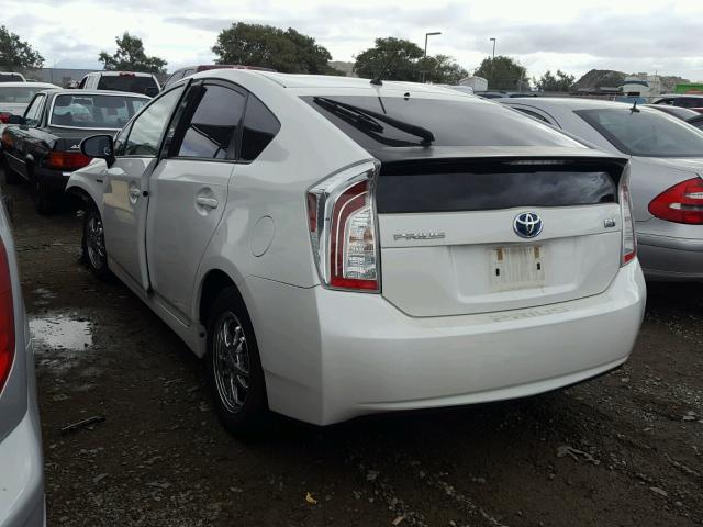 JTDKN3DU7D5614996 - 2013 TOYOTA PRIUS WHITE photo 3