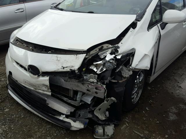 JTDKN3DU7D5614996 - 2013 TOYOTA PRIUS WHITE photo 9