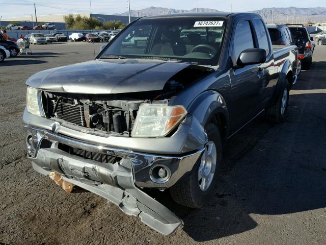 1N6AD06U15C426592 - 2005 NISSAN FRONTIER K GRAY photo 2