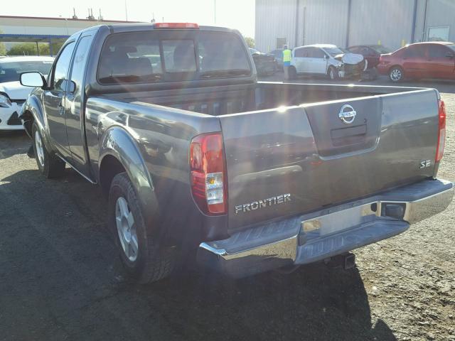 1N6AD06U15C426592 - 2005 NISSAN FRONTIER K GRAY photo 3