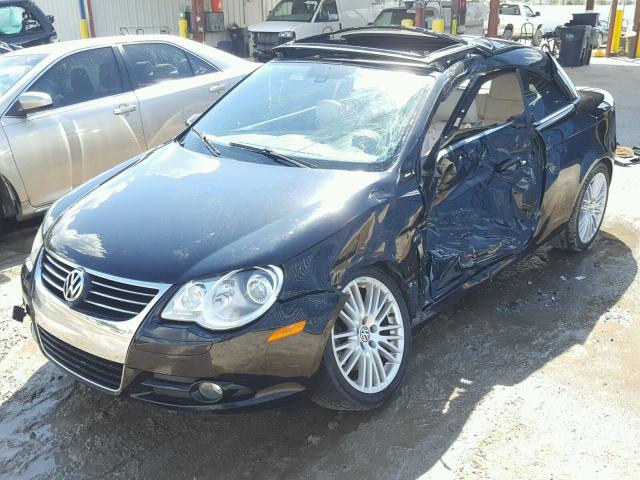 WVWFA71F49V006435 - 2009 VOLKSWAGEN EOS LUX 黑色 照片 2