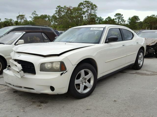 2B3LA43H98H294350 - 2008 DODGE CHARGER WHITE photo 2