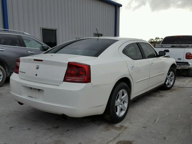 2B3LA43H98H294350 - 2008 DODGE CHARGER WHITE photo 4