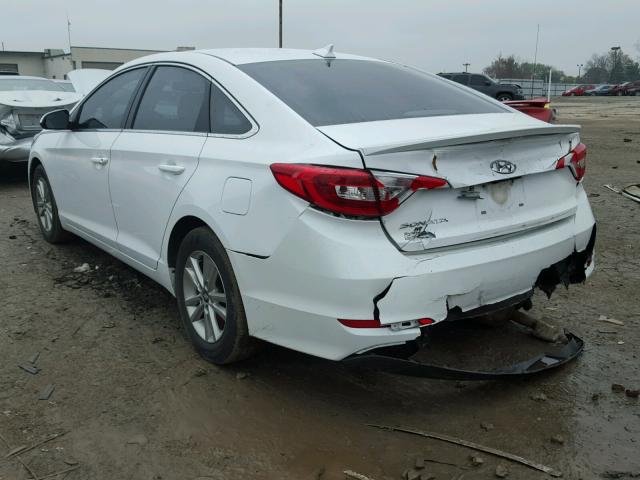 5NPE24AF5FH005474 - 2015 HYUNDAI SONATA SE WHITE photo 3