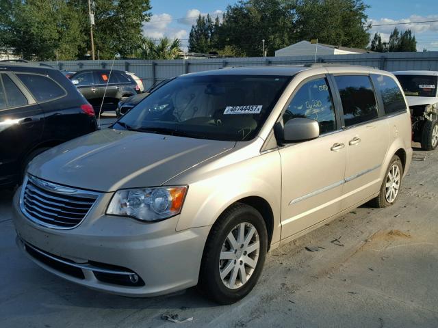 2C4RC1BG2DR769707 - 2013 CHRYSLER TOWN & COU GOLD photo 2