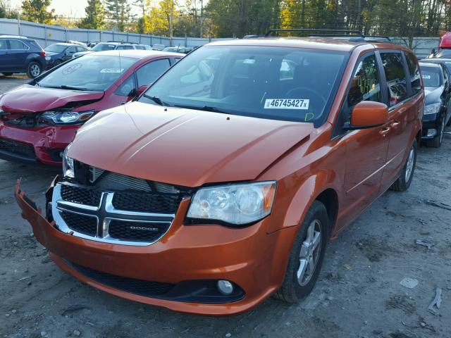 2D4RN5DG8BR751534 - 2011 DODGE GRAND CARA ORANGE photo 2