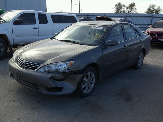 4T1BF32K05U607440 - 2005 TOYOTA CAMRY LE BROWN photo 1