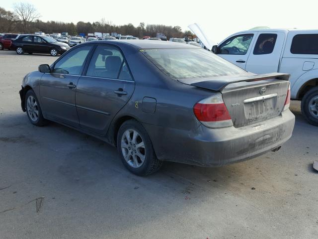 4T1BF32K05U607440 - 2005 TOYOTA CAMRY LE BROWN photo 2