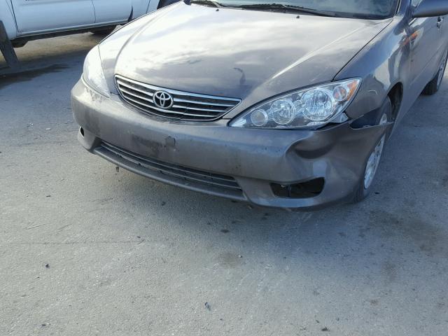 4T1BF32K05U607440 - 2005 TOYOTA CAMRY LE BROWN photo 9