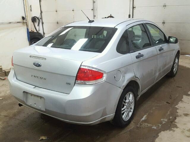 1FAHP3FN9AW253521 - 2010 FORD FOCUS SE SILVER photo 4