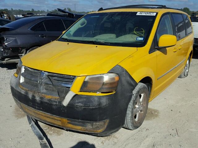 2D4RN5D18AR409382 - 2010 DODGE GRAND CARA YELLOW photo 2