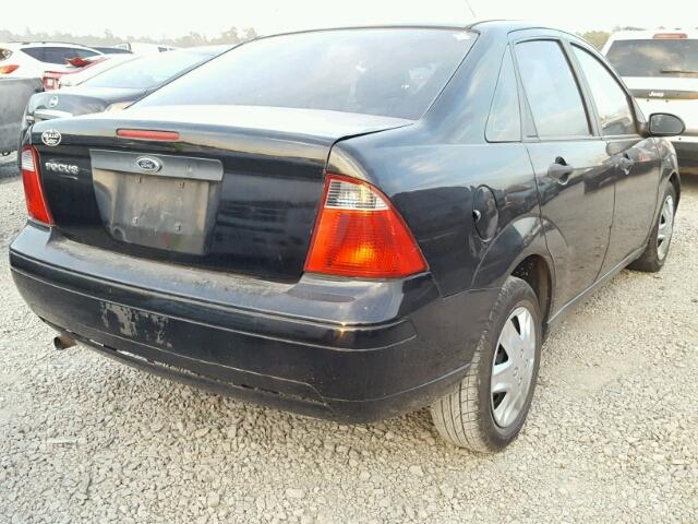 1FAFP34N07W298544 - 2007 FORD FOCUS ZX4 BLACK photo 4