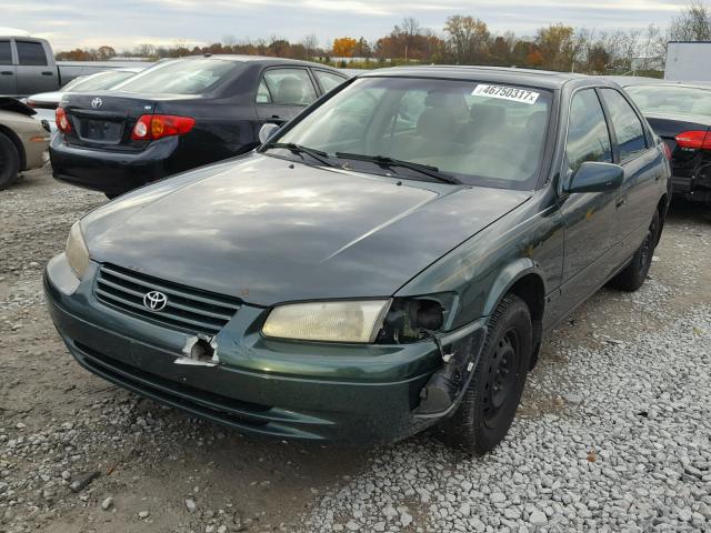 4T1BG22K8XU415404 - 1999 TOYOTA CAMRY CE GREEN photo 2