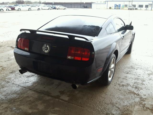 1ZVFT82H875258313 - 2007 FORD MUSTANG GT BLACK photo 4