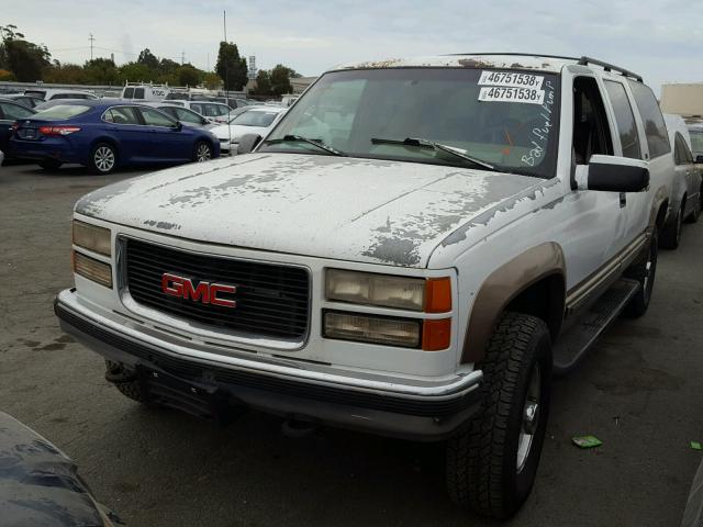 1GKGK26J1TJ747548 - 1996 GMC SUBURBAN K WHITE photo 2