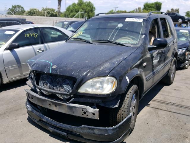 4JGAB72E1YA183040 - 2000 MERCEDES-BENZ ML 430 黑色 照片 2