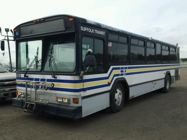 15GCB211251112738 - 2005 GILLIG TRANSIT BU WHITE photo 2