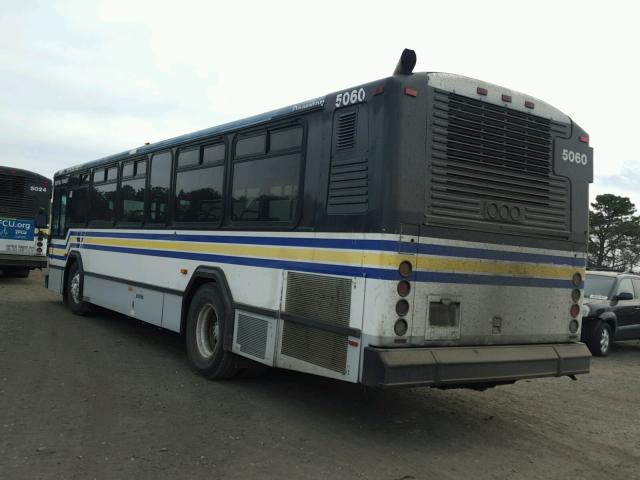 15GCB211251112738 - 2005 GILLIG TRANSIT BU WHITE photo 3