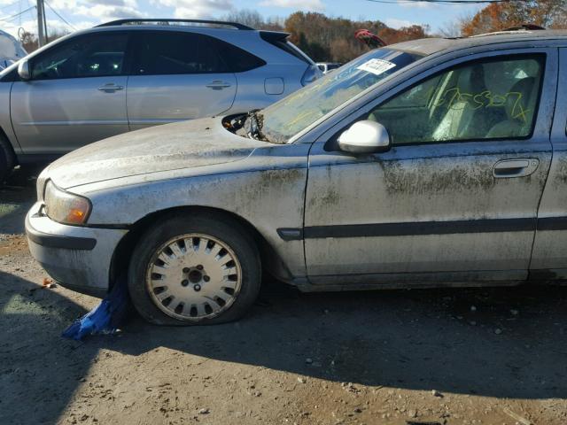 YV1SW58D412092483 - 2001 VOLVO V70 2.4T GRAY photo 9