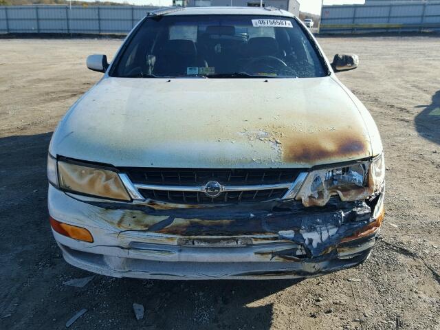 JN1CA21D8VT217750 - 1997 NISSAN MAXIMA GLE WHITE photo 9