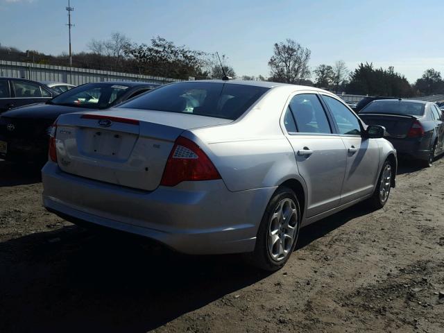 3FAHP0HA4BR301195 - 2011 FORD FUSION SE SILVER photo 4