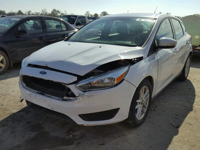 1FADP3K24FL302787 - 2015 FORD FOCUS SE WHITE photo 2