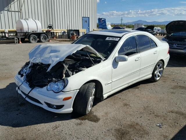 WDBRF52H07F924790 - 2007 MERCEDES-BENZ C 230 WHITE photo 2