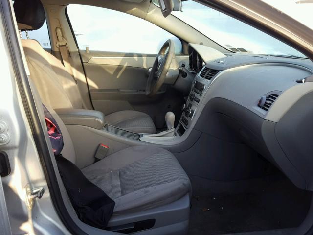 1G1ZA5E08AF250426 - 2010 CHEVROLET MALIBU LS ვერცხლისფერი ფოტო 5