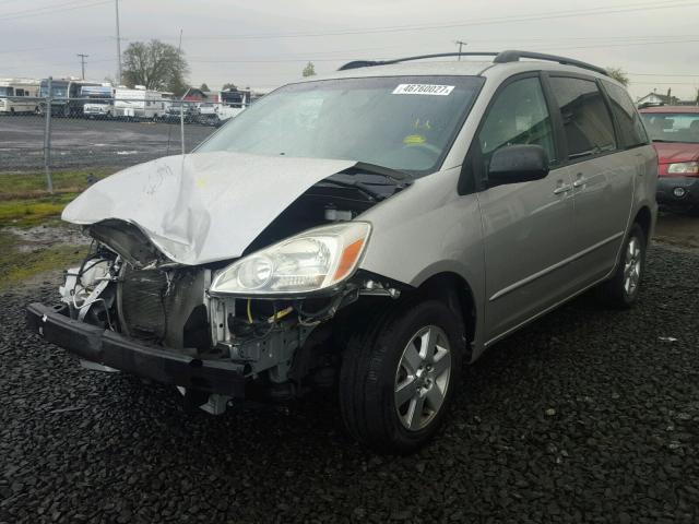 5TDZA23C75S223985 - 2005 TOYOTA SIENNA CE SILVER photo 2